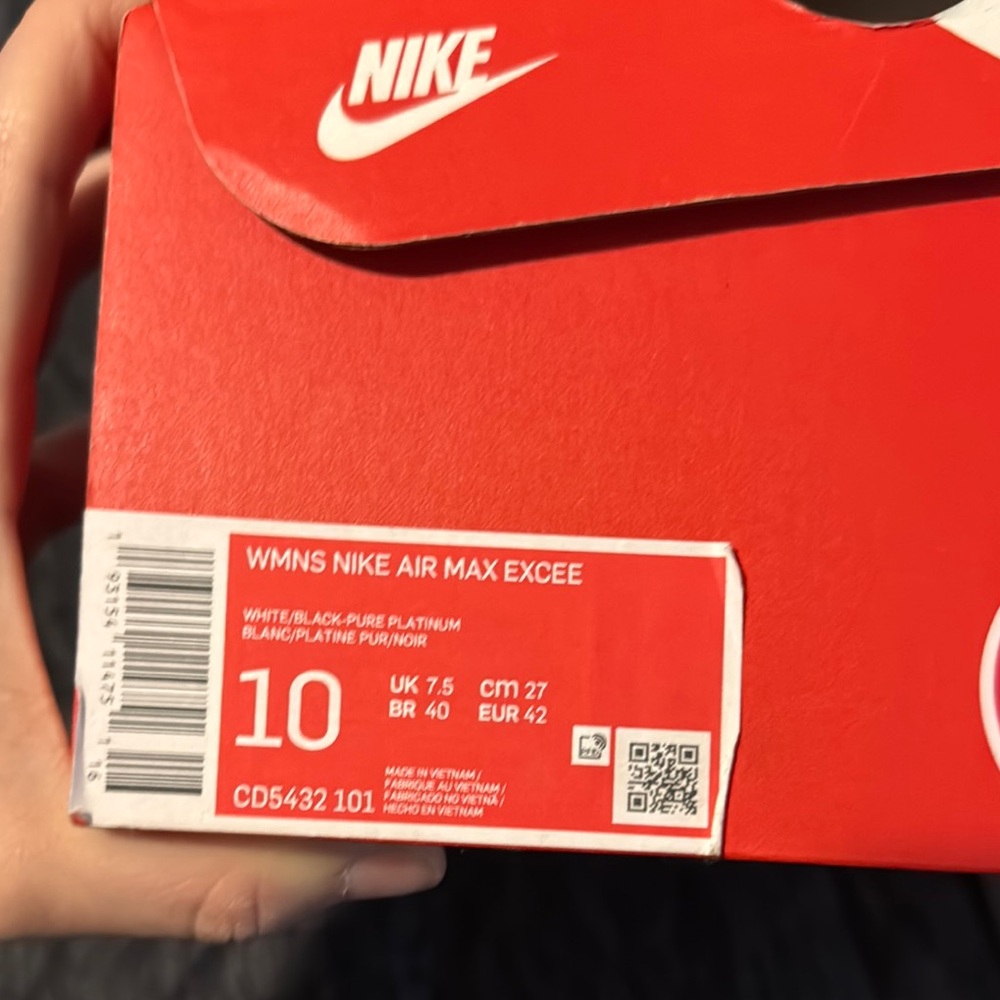 Nike Air Max Excee Women's Shoes - White and Black